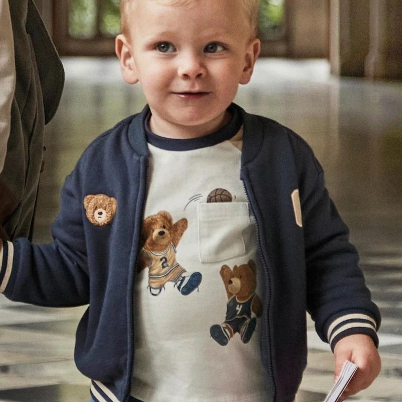 Genser med bamseprint